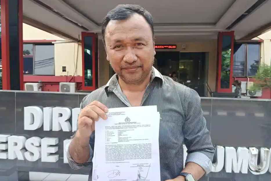 David Gordon Sigalingging saat mendatangi gedung Direktorat Reserse Kriminal Umum Polda Sumut, Jumat (6/3/2026).