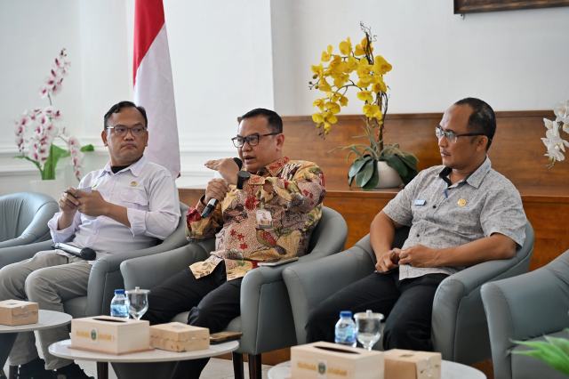 Konferensi Pers bersama dengan Badan Kepegawaian Provinsi Sumatera Utara (Sumut) terkait "Penerapan 100% Manajemen Talenta di Provinsi Sumatera Utara", Kegiatan ini difasilitasi Dinas Kominfo Sumut ini berlangsung di Lobby Dekranasda Lantai 1 Kantor Gubernur Sumut Jalan Diponengoro Nomor 30 Medan, Jumat (31/10/2025). Foto/Dinas Kominfo Sumut 