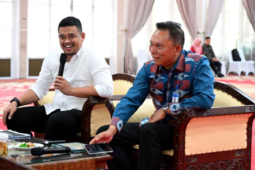 Gubernur Sumatera Utara (Sumut) Muhammad Bobby Afif Nasution menerima kunjungan Kepala Perwakilan BI Sumut Rudy Brando Hutabarat, di Aula Tengku Rizal Nurdin, Jalan Sudirman Nomor 41, Medan, Kamis (20/11/2025).