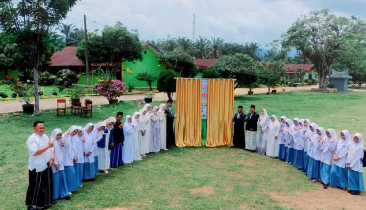 Kakan Kemenag Palas, Dr.Kasman S.Ag,MA,  melaunching gerakan wakaf uang merupakan gerakan program nasional.