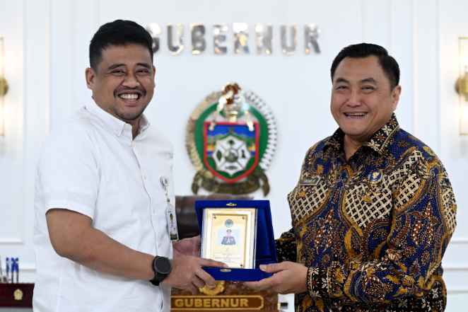Screenshot_2026-06-16-20-31-02-08_99c04817c0de5652397fc8b56c3b3817 Gubernur Sumatera Utara (Sumut) Muhammad Bobby Afif Nasution menerima kunjungan Kepala Badan Narkotika (BNN) Provinsi Sumut Brigjen Pol Tatar Nugroho beserta jajaran di ruang kerja Gubernur, lantai 10 Kantor Gubernur Sumut, Jalan Diponegoro nomor 30, Medan, baru-baru ini.