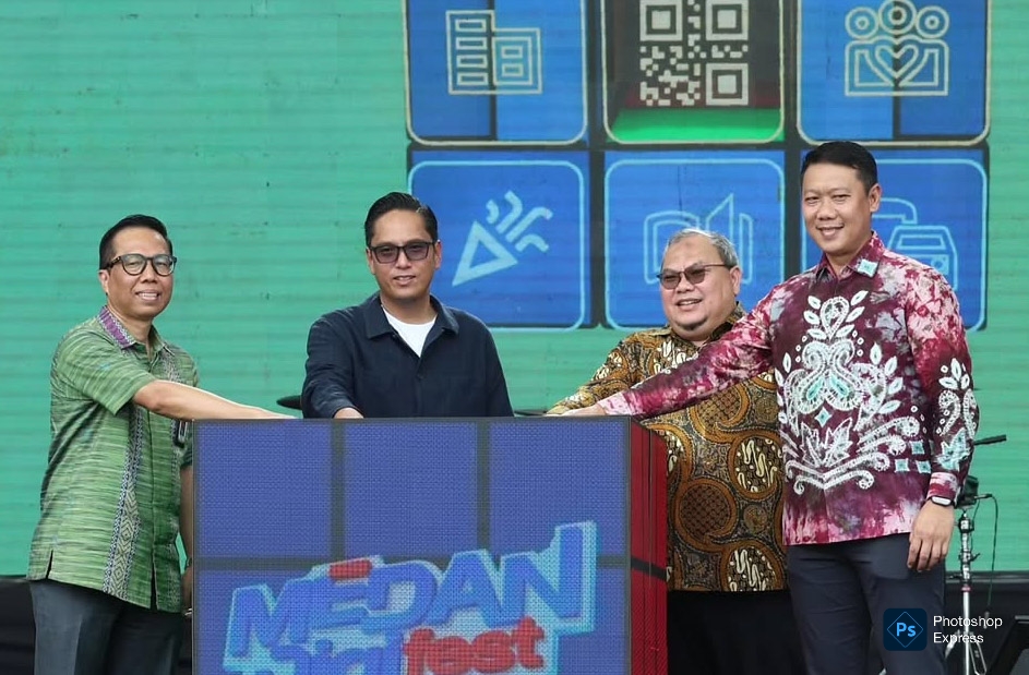 Rico Waas bersama Didit Widiana membuka Pekan Qresto Nasional (PQN) di Lapangan Merdeka, Medan. (Bapenda Medan IG)