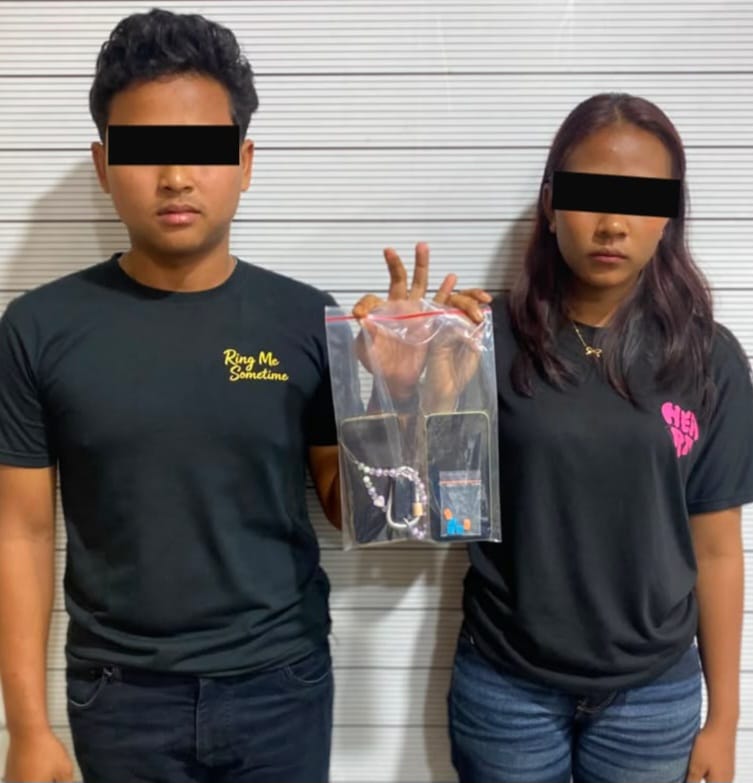 Sepasang remaja ditahan di Mapolrestabes Medan terbukti edarkan ekstasi. (Ist)