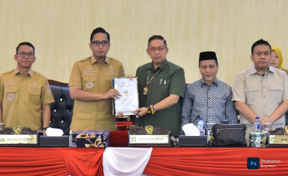 Rico Waas hadir di paripurna bahas masalah aset daerah disaksikan Ketua DPRD Medan Wong Cun Sen. (Kominfo Medan Dok)