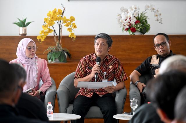 20260924_165207_resize_88 Pemerintah Provinsi Sumatera Utara (Sumut) melalui Plh Sekretaris Badan Keuangan dan Aset Daerah Sumut Frans Novendy Saragih melakukan Konferensi Pers terkait capaian realisasi pendapatan dan penerimaan APBD 2026. Kegiatan ini difasilitasi Dinas Kominfo Sumut berlangsung di Lobby Dekranasda Lantai 1 Kantor Gubernur Sumut Jalan Diponegoro 30 Kota Medan, Kamis (24/9/2026). Foto/Diskominfo Sumut