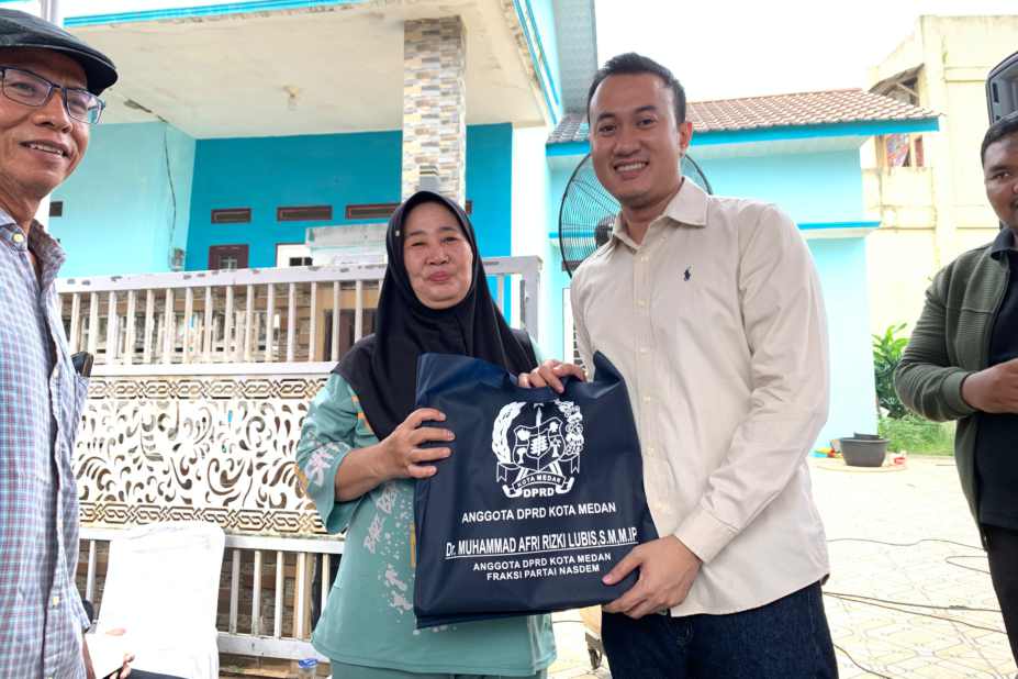IMG-20260913-WA0009 Dirut Perumda Tirtanadi Ardian Surbakti memotong nasi tumpeng peringatan HUT ke -121 Perumda Tirtanadi.