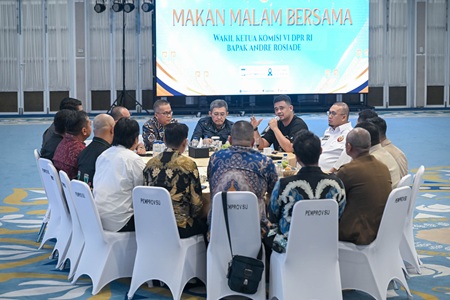 Jamuan Makan Malam Wakil Ketua Komisi VI DPR RI 2.jpg Gubernur Sumut, Bobby Nasution berdiskusi dan makan malam bersama Wakil Ketua Komisi VI DPR RI Andre Rosiade dan Asosiasi Pengembang Perumahan Sumut di Aula Tengku Rizal Nurdin, Rumah Dinas Gubernur Sumut, Jalan Sudirman No. 41, Medan, Sabtu Malam (26/9/2026). Foto/Diskominfo Sumut