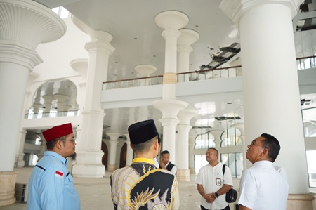 Wakil Wali Kota Medan H. Zakiyuddin Harahap meminta kontraktor tetap merawat Medan Islamic Center (MIC) hingga masa pemeliharaan selesai pada Maret 2027.