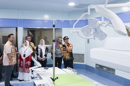 Wali Kota Tebingtinggi, H. Iman Irdian Saragih, meninjau kesiapan fasilitas Laboratorium Kateterisasi (Cath Lab) bantuan Kementerian Kesehatan (Kemenkes) RI di RSUD Dr. H. Kumpulan Pane, Jalan Dr. Kumpulan Pane No. 226, Kelurahan Durian, Kamis (24/9/2026).