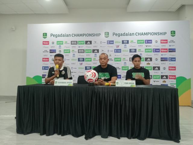 IMG-20261002-WA0004_resize_21 Pelatih Ayam Kinantan, Eko Purdjianto (tengah), saat jumpa pers persiapan PSMS Medan kontra Persikad Depok, Jumat (2/10/2026).