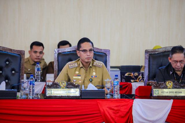 Wali Kota Medan Rico Tri Putra Bayu Waas menghadiri Rapat Paripurna DPRD Kota Medan dengan agenda Pemandangan Umum Fraksi-Fraksi DPRD Kota Medan, Senin (5/10/2026).